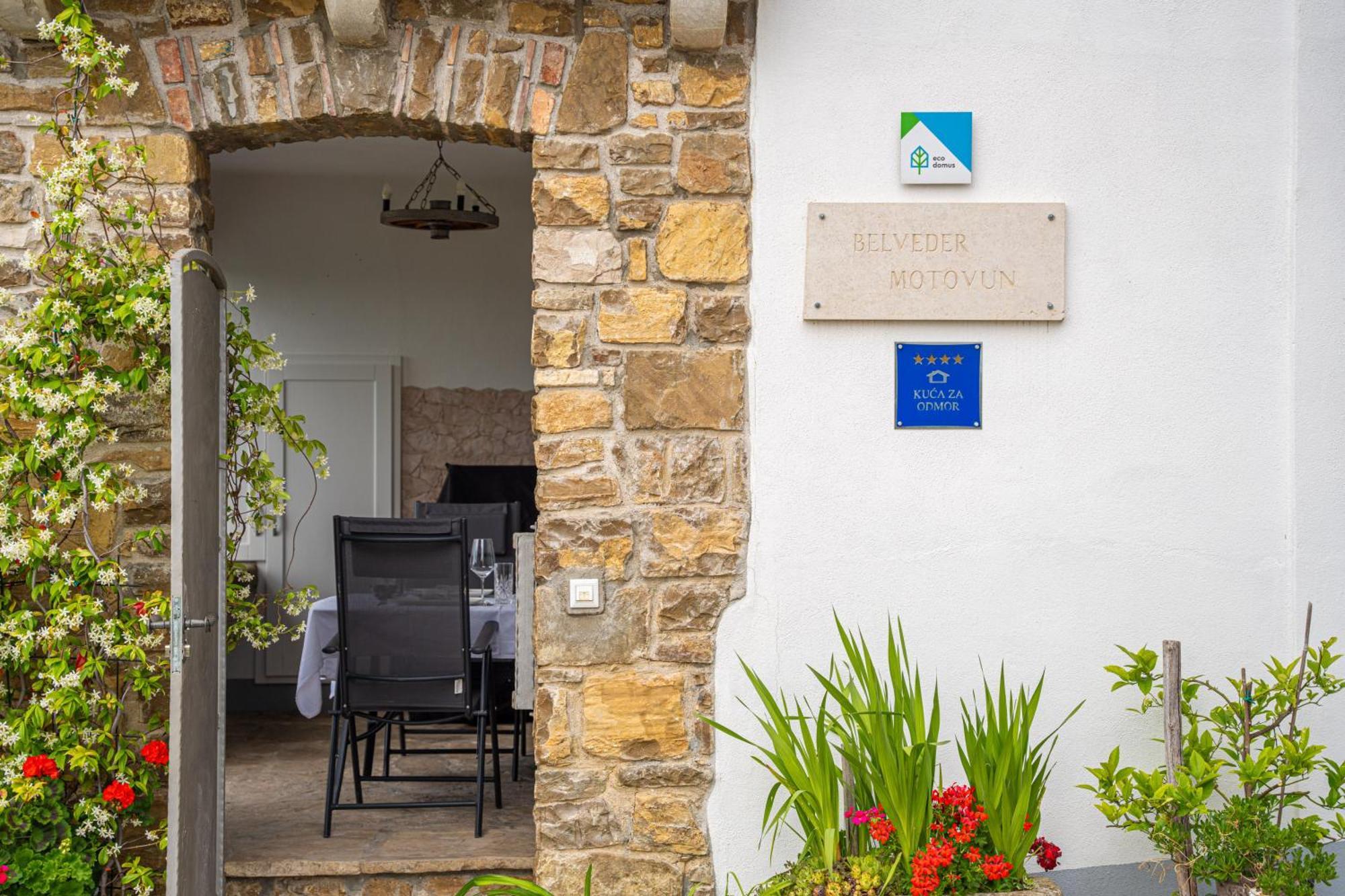 ליבאדה Holiday Home Belveder Motovun With Heated Pool מראה חיצוני תמונה