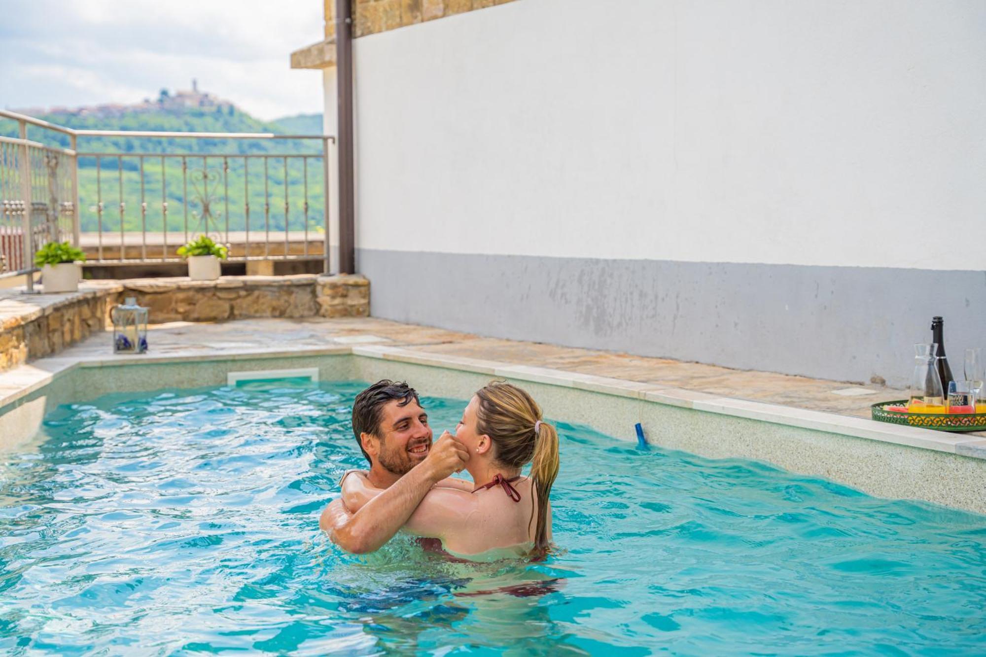 ליבאדה Holiday Home Belveder Motovun With Heated Pool מראה חיצוני תמונה