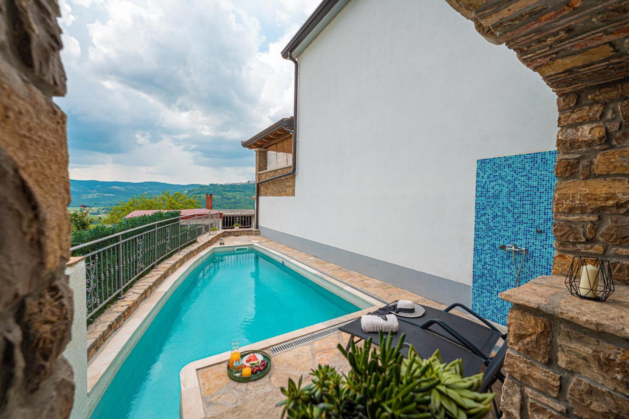 ליבאדה Holiday Home Belveder Motovun With Heated Pool מראה חיצוני תמונה