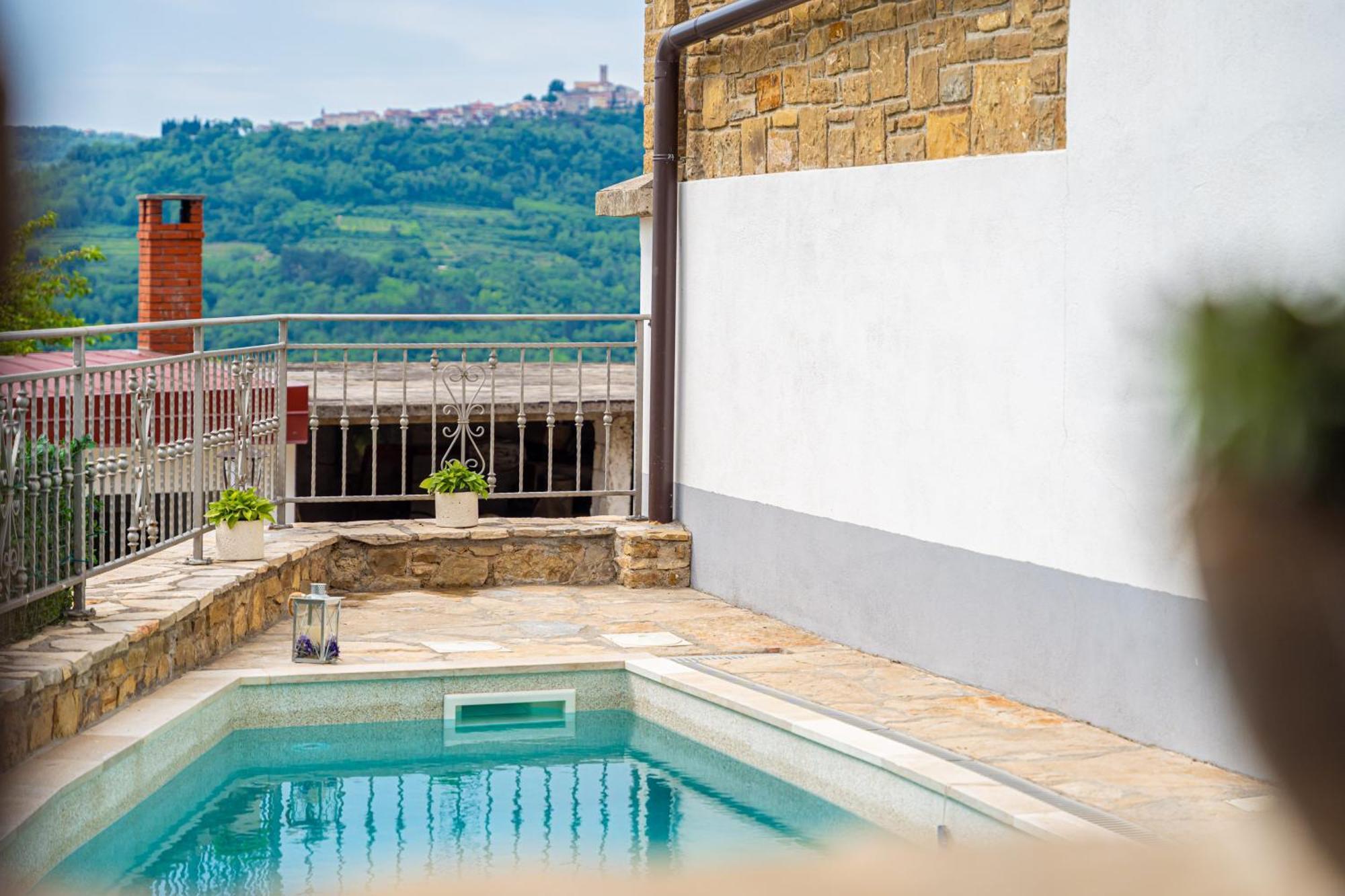 ליבאדה Holiday Home Belveder Motovun With Heated Pool מראה חיצוני תמונה