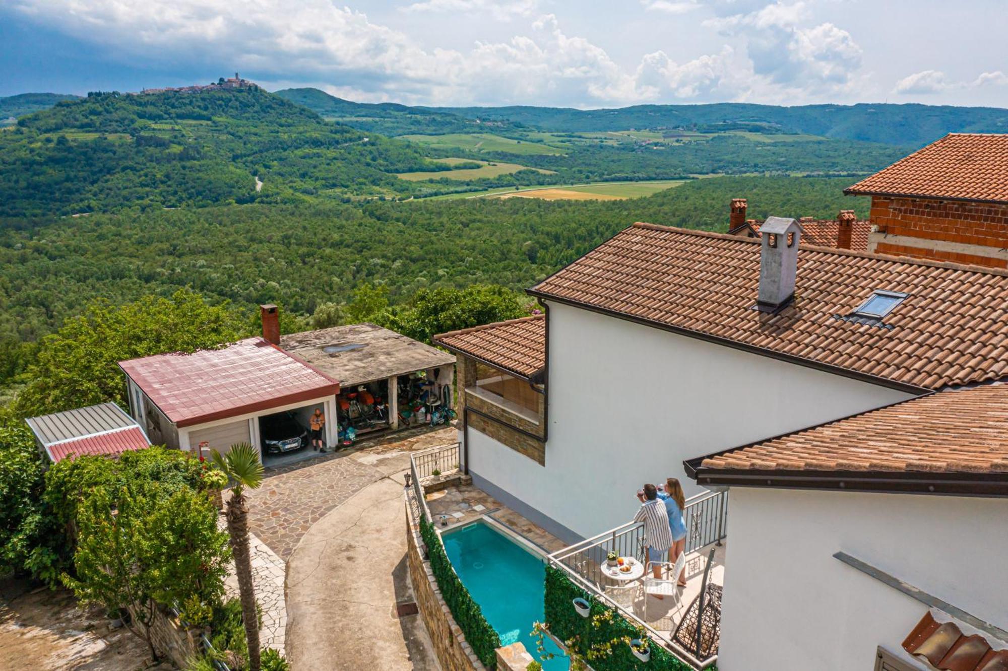 ליבאדה Holiday Home Belveder Motovun With Heated Pool מראה חיצוני תמונה